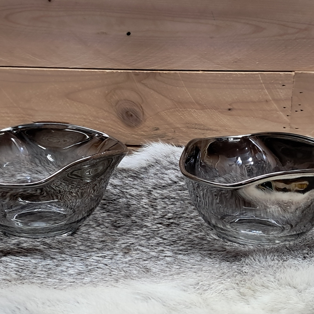 Queens Lusterware dishes Set of 2